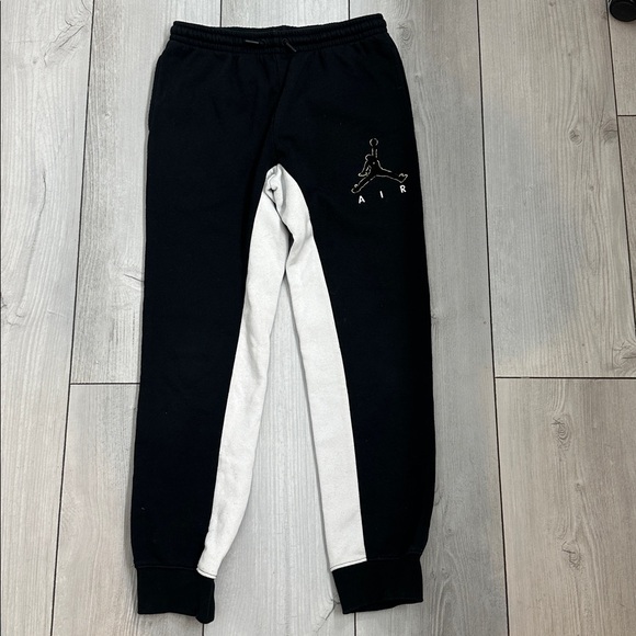 Jordan Boys Black and White Joggers - Picture 3 of 8